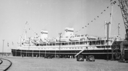 Statek MS „Batory” w porcie w Helsinkach, 1936 - 1939 r. NAC