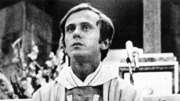 Ks. Jerzy Popiełuszko. Fot. Public domain, via Wikimedia Commons