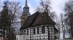 Kościół Najświętszej Maryi Panny Niepokalanie Poczętej w Oporowie. /Źródło: Wikipedia/ Fot. Jan Jerszyński
