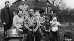 Katowice 1968. Giszowiec. Wielopokoleniowa rodzina górnicza. Fot. PAP/Jan Morek