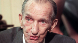 Legendarny kurier AK Jan Karski. Fot. PAP/Tomasz Gzell