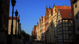 Elbląg, Ul. Świętego Ducha. Fot.  PAP/Tomasz Waszczuk