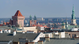 Poznań, widok na zabytkowe kamienice. Fot. PAP/Jakub Kaczmarczyk
