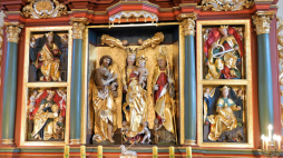 Późnogotycki ołtarz główny dłuta Lazarusa, ucznia Wita Stwosza, 29 bm. w kościele parafii rzymskokatolickiej pw. św. św. Jana Chrzciciela i Andrzeja w Cegłowie, 2019 r. PAP/Przemysław Piątkowski