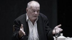 Aktor Krzysztof Matuszewski podczas próby medialnej spektaklu „Śmierć Iwana Iljicza” Lwa Tołstoja w reżyserii Franciszka Szumińskiego na scenie Stara Apteka Teatru Wybrzeże w Gdańsku, Gdańsk, 2020 r. (mr) PAP/Adam Warżawa