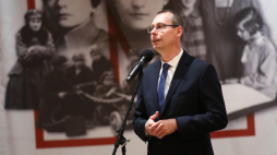 Dyrektor sulejowskiego muzeum Robert Andrzejczyk. Fot. PAP/Tomasz Gzell