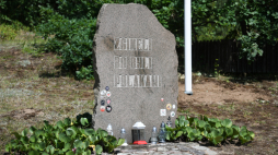 Obelisk na Wzgórzu Krzyży w Gibach, upamiętniający ofiary Obławy Augustowskiej. Fot. PAP/Michał Zieliński