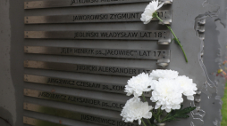 Tablice z nazwiskami pomordowanych przy historycznym „Domu Turka” w Augustowie. Fot. PAP/Artur Reszko