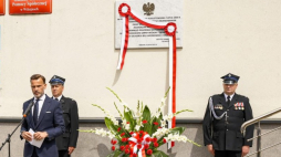 W Wiżajnach odsłonięto tablicę upamiętniającą ofiary obławy augustowskiej. Fot. Podlaski Urząd Wojewódzki