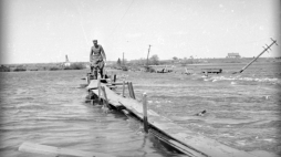 Powódź w terenie wiejskim, lata 1945-1950. /NAC