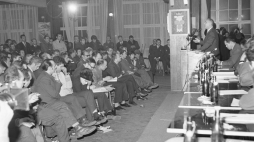 Spotkanie Gierka z robotnikami w świetlicy szczecińskiej stoczni w styczniu 1971 r. Fot. szczecin1980.pl 
