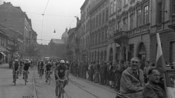 Pierwszy powojenny Wyścig Kolarski Dookoła Polski (VI Tour de Pologne) na trasie Kraków–Warszawa. Fot. PAP/CAF