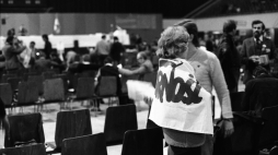 Druga tura I Krajowego Zjazdu Delegatów NSZZ Solidarność w hali sportowo-widowiskowej Olivia w Gdańsku w październiku 1981 r. Fot. PAP/CAF/Stefan Kraszewski
