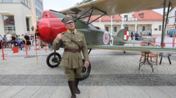 Spacer historyczny i wystawa sprzętu z okresu wojny polsko-bolszewickiej w Białymstoku. Fot. PAP/Artur Reszko