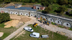 Artyleryjski dwuwałowy fort XI "Duńkowiczki" - zdjęcie sprzed zakończenia zagospodarowania na cele turystyki kulturowej. Fot. PAP/Darek Delmanowicz 