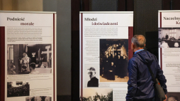 W Bazylice Archikatedralnej św. Stanisława Kostki w Łodzi 1 sierpnia otwarto wystawę IPN "Kapelani Powstania Warszawskiego". Fot. PAP/Marian Zubrzycki 