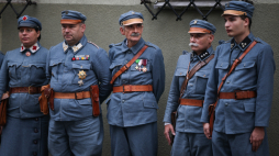 Uczestnicy LX Marszu Szlakiem Pierwszej Kompanii Kadrowej na ul. Oleandry w Krakowie. Fot. PAP/Łukasz Gągulski