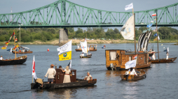 Parada jednostek pływających we Włocławku podczas Festiwalu Wisły. Fot. PAP/Tytus Żmijewski