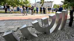 Uroczystości przy pomniku „Menora" w 83. rocznicę zagłady kieleckiego getta. Fot. PAP/Piotr Polak 