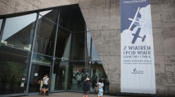 Wejście do krakowskiego Muzeum Lotnictwa Polskiego. Fot. PAP/Łukasz Gągulski