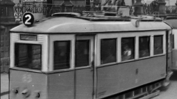 Tramwaje przed Dworcem Głównym w Krakowie, 1942 r. /NAC