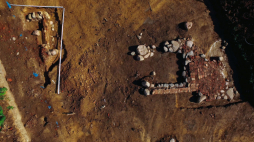 Wstępne badania archeologiczne ukazały fragmenty murów, pomieszczenia i prawdopodobnie sklepienia piwnicy z okresu średniowiecza. Fot. Facebook/Michał Kontraktowicz Wójt Gminy Stawiguda/D.Swat