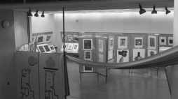 Ekspozycja wystawy pokonkursowej III Międzynarodowego Biennale Grafiki w galerii Biura Wystaw Artystycznych Bunkier Sztuki, Kraków 1970 r. Fot. PAP/Jakub Grelowski