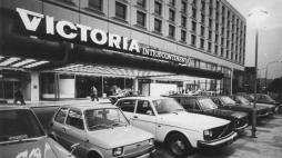 Hotele Victoria Intercontinental, ul. Królewska w Warszawie, grudzień 1976 r. Fot. PAP/Mariusz Szyperko