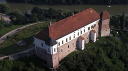 Zamek królewski, wzniesiony na skarpie wiślanej przez Kazimierza III Wielkiego, rozbudowany w XVI w. Od 1986 w zamku mieści się Muzeum Zamkowe w Sandomierzu. Fot. PAP/Ireneusz Sobieszczuk Leszek Wróblewski