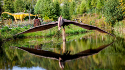 Modele dinozaurów w JuraParku w Bałtowie w woj. świętokrzyskim. Fot. PAP/Michał Walczak 