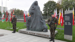 Białostocki pomnik upamiętniający Bohaterskie Matki Sybiraczki. Fot. PAP/Artur Reszko