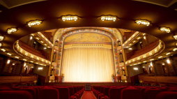 Główna sala kina Pathe Tuschinski w Amsterdamie, 11 października 2021 r. Fot. EPA/KOEN VAN WEEL Strona: PAP/EPA