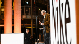 Adam Michnik, redaktor naczelny Gazety Wyborczej podczas gali z okazji wręczenia Nagrody Literackiej Nike. Fot. PAP/Radek Pietruszka
