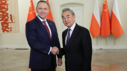Prezydent RP Karol Nawrocki i szef MSZ Chin Wang Yi podczas spotkania w Pałacu Prezydenckim w Warszawie, 15 września 2025 r. Fot. PAP/Rafał Guz