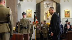 Prezydent RP Karol Nawrocki na mszy świętej w intencji ofiar zbrodni katyńskiej w Katedrze Polowej Wojska Polskiego w Warszawie. PAP/Leszek Szymański