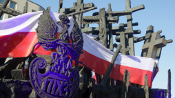 Uroczystości w 86. rocznicę agresji sowieckiej na Polskę przed Pomnikiem Poległym i Pomordowanym na Wschodzie na skwerze Matki Sybiraczki w Warszawie. Fot. PAP/Tomasz Gzell