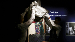 Prezentacja obrazu „Popiersie kobiety w kwiecistym kapeluszu, Dora Maar” autorstwa hiszpańskiego malarza Pabla Picassa. Fot. PAP/EPA/Teresa Suárez 