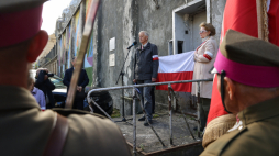 Obchody upamiętniające Ofiary Zbrodni Ponarskiej w Wilnie i na Wileńszczyźnie. Wujek zamordowanego Augustyna Piórki, Gabriel Kamiński, na upamiętnieniu ofiar represji w miejscu zlikwidowanego więzienia w Łukiszkach w Wilnie. Fot. PAP/Albert Zawada