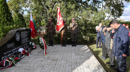 Uroczystość złożenia wieńców przed tablicą pamiątkową poświęconą marszałkowi Piłsudskiemu w Zułowie. Fot. PAP/Albert Zawada 
