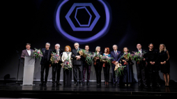 Medale Zasłużony Kulturze Gloria Artis dla artystów Teatru Śląskiego. Fot. Teatr Śląski w Katowicach