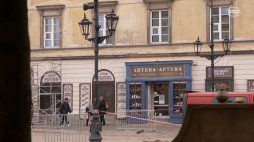 Na Krakowskim Przedmieściu powstała imponująca scenografia do nowej ekranizacji „Lalki”. Fot. PAP/Mateusz Weber