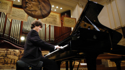 Filharmonia Narodowa. XV Międzynarodowy Konkurs Pianistyczny im. Fryderyka Chopina. Zwycięzca konkursu Rafał Blechacz. Fot. PAP/Andrzej Rybczyński