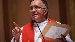 Ks. prof. Józef Naumowicz. Fot. PAP/Adam Warżawa