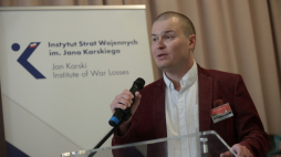 Dr Piotr Olechowski podczas obrad międzynarodowej konferencji naukowej Instytutu Strat Wojennych im. Jana Karskiego pt. "Przed 17 września 1939 r. Stan posiadania Rzeczypospolitej Polskiej na obszarze anektowanym przez ZSRR". Fot. PAP/Marcin Obara