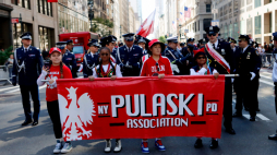 Paradę Pułaskiego w Nowym Jorku, jedną z największych imprez polonijnych w USA z okazji amerykańskiego Dnia Pamięci o Pułaskim, 1 bm. (mr) PAP/Marcin Cholewiński
