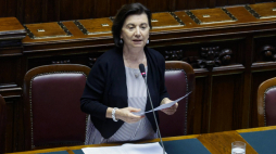 Eugenia Roccella w Izbie Deputowanych w Rzymie, Włochy, 16 lipca 2025 r. EPA/FABIO FRUSTACI Strona: PAP/EPA
