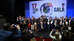 Pamiątkowe zdjęcie grupowe na zakończenie gali finałowej festiwalu filmowego „Niepokorni, Niezłomni, Wyklęci” w Gdyni. Fot. PAP/Andrzej Jackowski