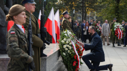 Wicepremier, minister obrony narodowej Władysław Kosiniak-Kamysz przed Pomnikiem Żołnierzy Batalionów Chłopskich w Warszawie. Fot. PAP/Paweł Supernak