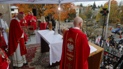 Abp Adrian Galbas podczas uroczystości z okazji 41. rocznicy zabójstwa ks. Jerzego Popiełuszki. Fot. PAP/Tomasz Gzell