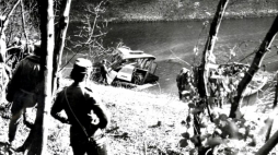 Miejsce katastrofy drogowej autobusów Autosan H9 w Oczkowie koło Żywca (Wilczy Jar), 15 listopada 1978. Źródło: Wikipedia